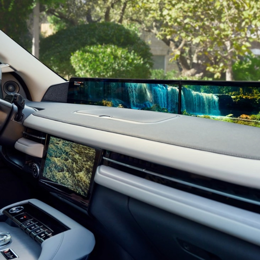 Interior of Lincoln Navigator showcasing the digital dashboard during the Toronto test drive event